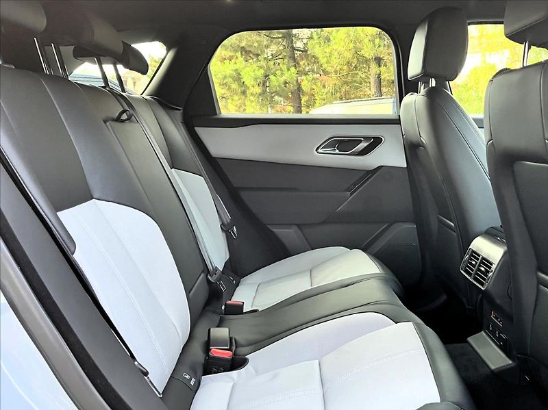 Land Rover Range Rover Velar 2,0 D200 DYNAMIC SE AWD - fotka 27 z 29