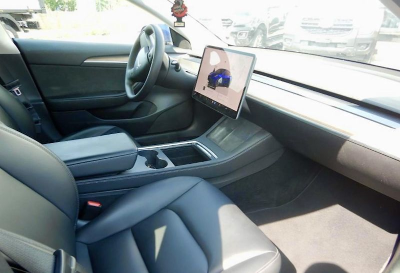 Tesla Model 3 (2023) RWD, LFP baterie - fotka 5 z 7