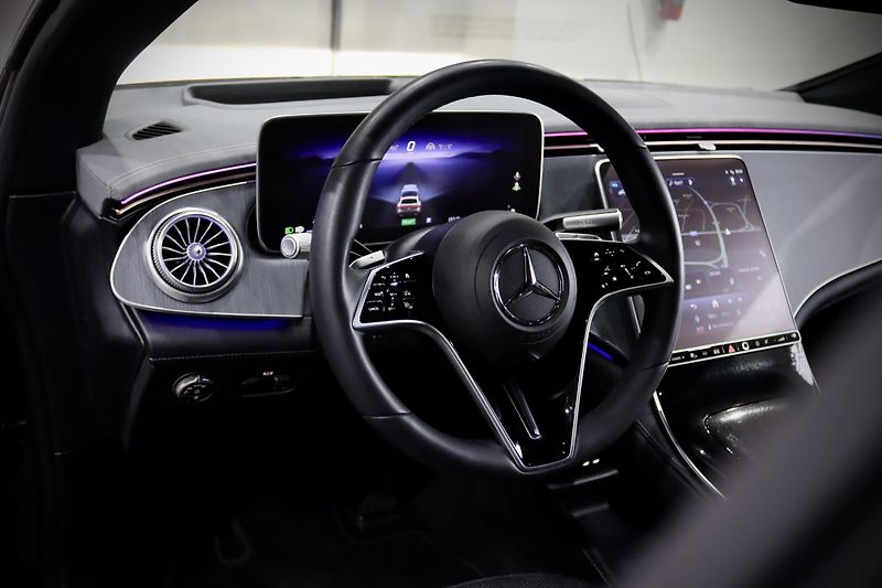 Mercedes-Benz EQS 450 4Matic AMG Line - fotka 11 z 36