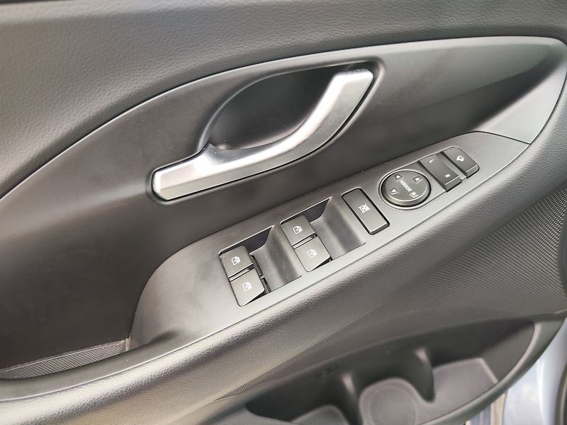 Hyundai i30 1.5 T-GDI/103kW N-Line DCT - fotka 30 z 32