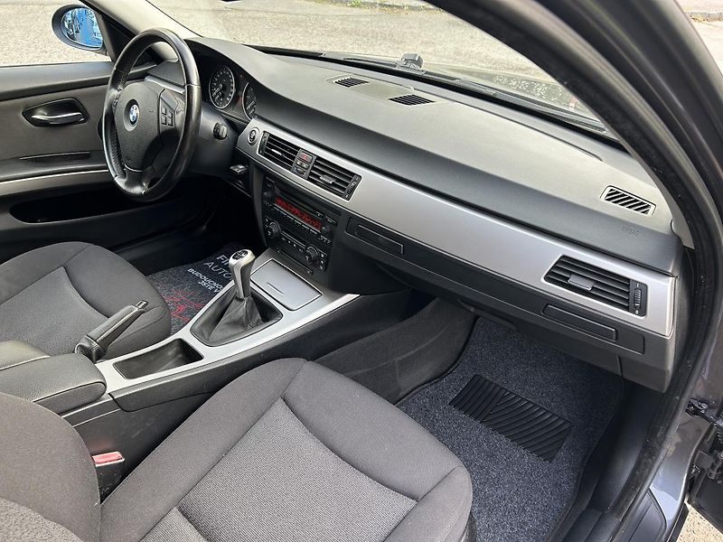 BMW Řada 3 320i  - fotka 39 z 51