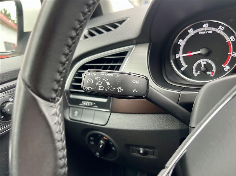 Škoda Fabia 1,0 STYLE / LED / kamera / ČR - fotka 22 z 48