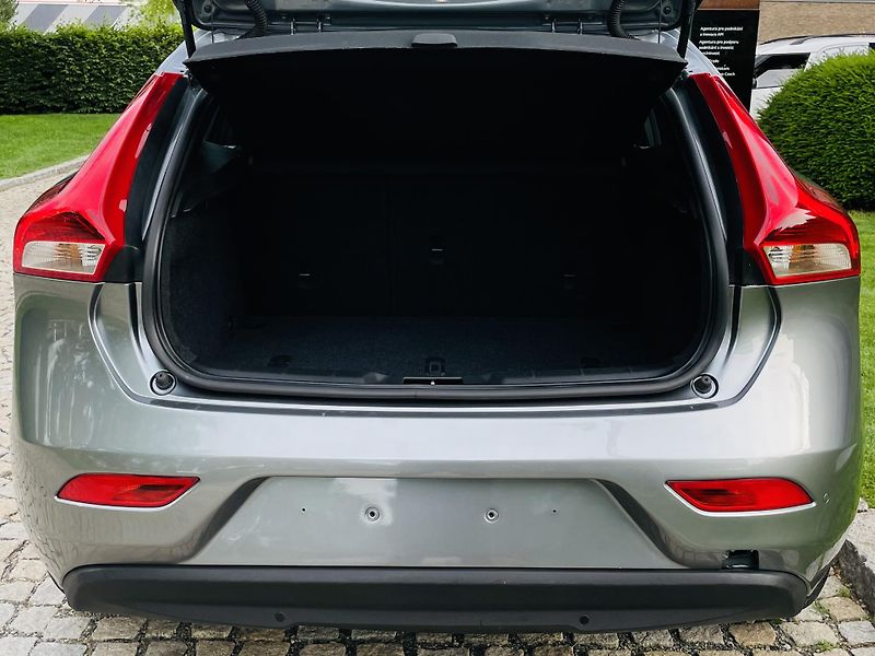Volvo V40 2.0i MANUÁL KAMERA SERVISKA - fotka 19 z 45