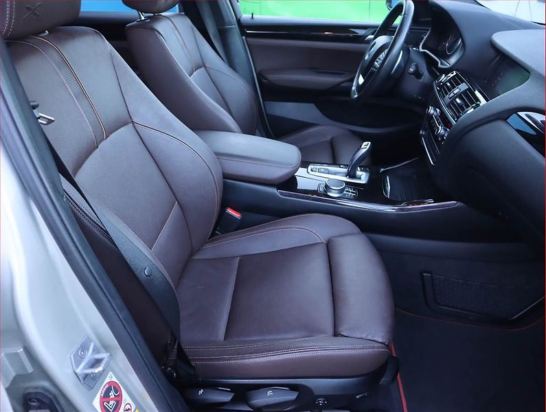 BMW X4 (2019) xDrive20d - fotka 9 z 22