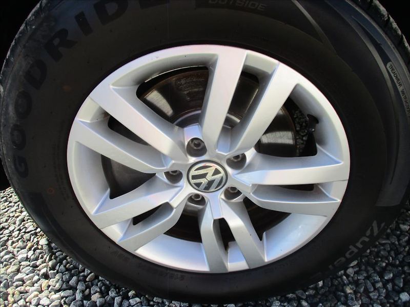 Volkswagen Tiguan 1,4 TSi, aut klima,serv.kn. - fotka 27 z 38