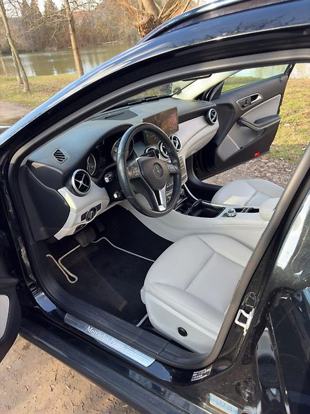 Mercedes-Benz GLA (2014) 220 CDI 4MATIC  - fotka 14 z 20