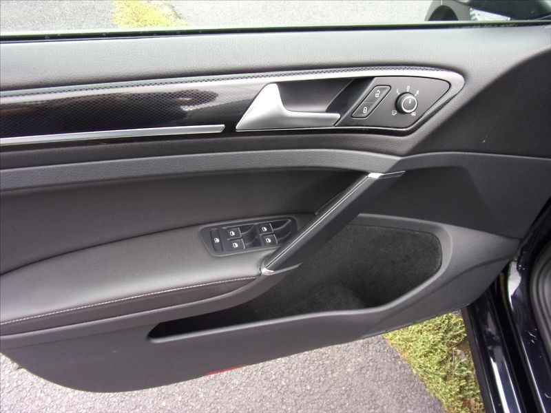 Volkswagen Golf 1,4 TSI Highline Webasto 103kW - fotka 15 z 31