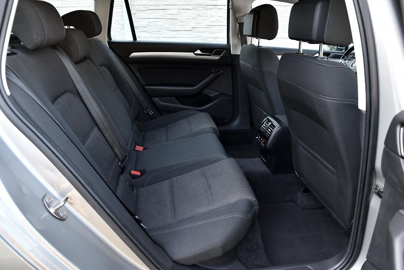 Volkswagen Passat 2.0 TDi CR DSG COMFORTLINE, TZ - fotka 38 z 50