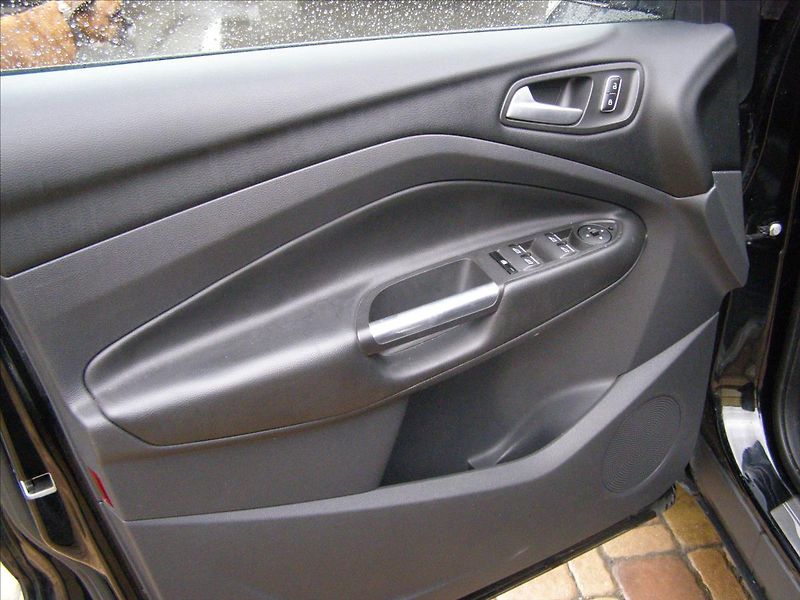 Ford Kuga 2,0   TDCI 2 majitel - fotka 16 z 30
