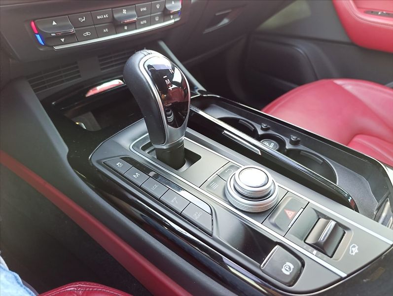 Maserati Levante 3,0 V6 Q4 Kůže,Kamera,Bi-xenon - fotka 18 z 40