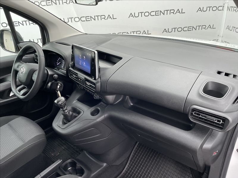 Toyota ProAce City Verso 1,2 i,81kW,STK 2/28 - fotka 17 z 21