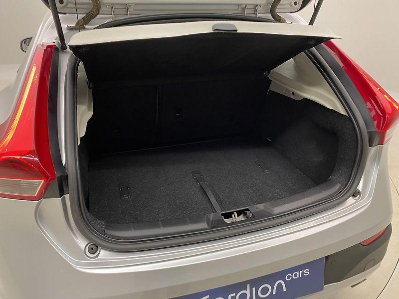 Volvo V40 CC D3 MOMENTUM AUT  - fotka 5 z 43