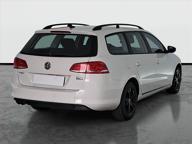 Volkswagen Passat (2011) 2.0 TDI, Navi, Vyhř. sedaček - fotka 5 z 15