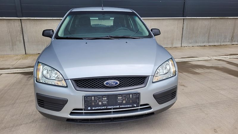 Ford Focus (2005) 1,4i 16v - fotka 2 z 19