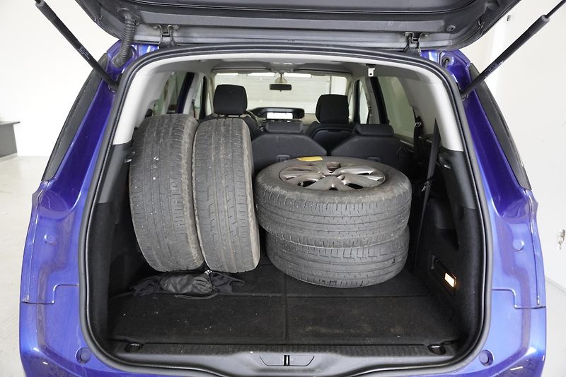 Citroën Grand C4 Picasso 1.2-96 kW FACELIFT 7 MÍST - fotka 24 z 28