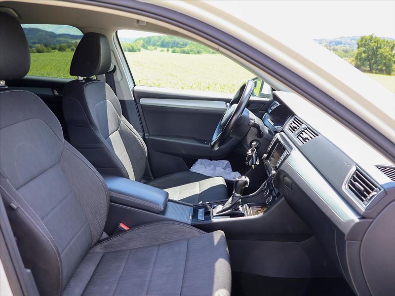 Škoda Superb 2,0 TDI 110kW Ambition CZ - fotka 7 z 29