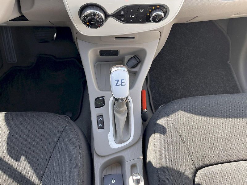 Renault ZOE (2019) 68KW LIFE 41kWh - fotka 18 z 21
