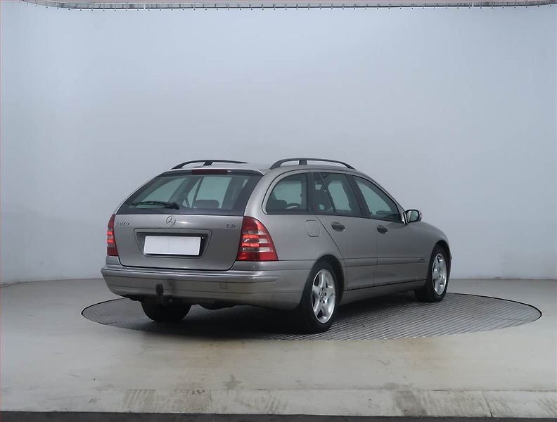 Mercedes-Benz Třídy C (2002) Classic C 270 CDI - fotka 5 z 15