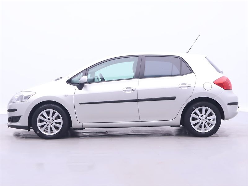 Toyota Auris 2,0 D-4D 93kW Xenon Tažné - fotka 4 z 29