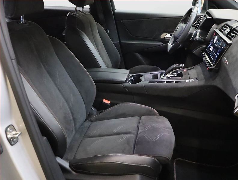 DS Automobiles DS7 Crossback (2021) E-Tense 4x4 - fotka 9 z 31