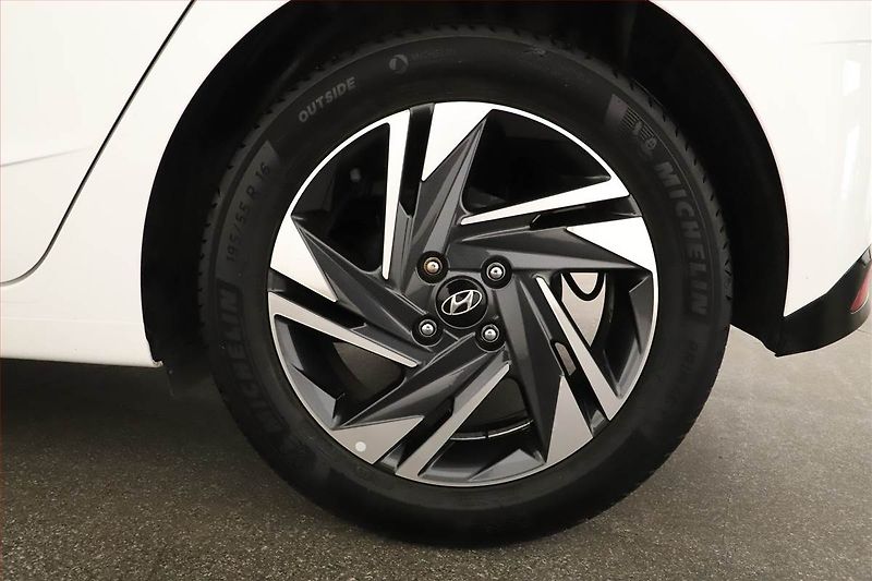 Hyundai i20 (2023) Smart 1.0 T-GDI MHEV, ČR,1.maj - fotka 14 z 14