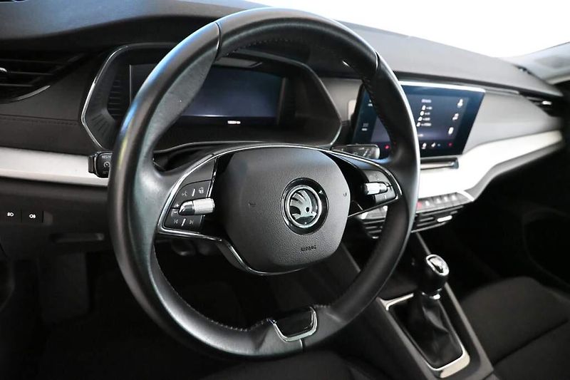Škoda Octavia (2023) 2.0 LED TOUR Virtual TDI - fotka 13 z 31