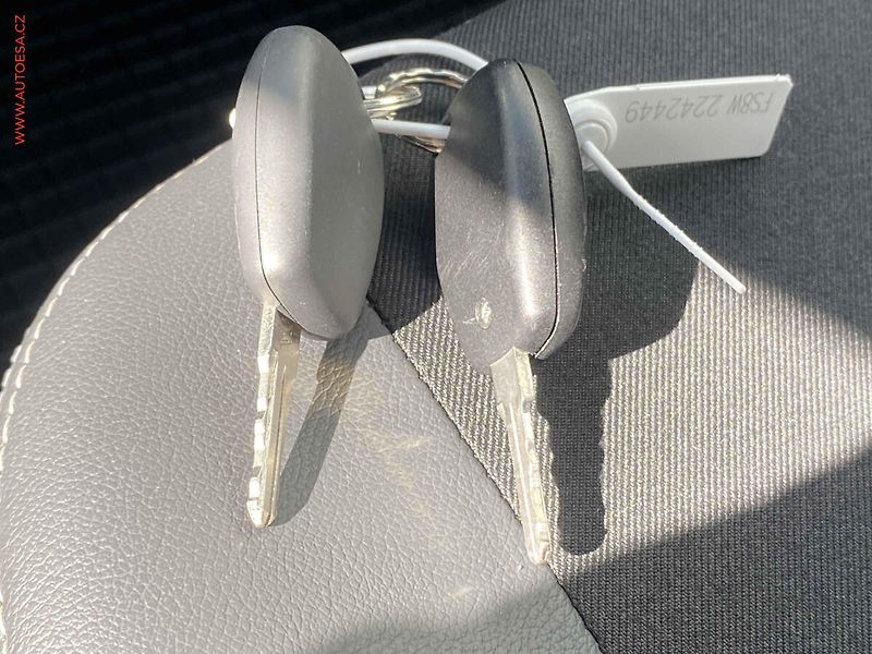 Dacia Sandero (2012) 1.6i, 2.maj, AC - fotka 15 z 15