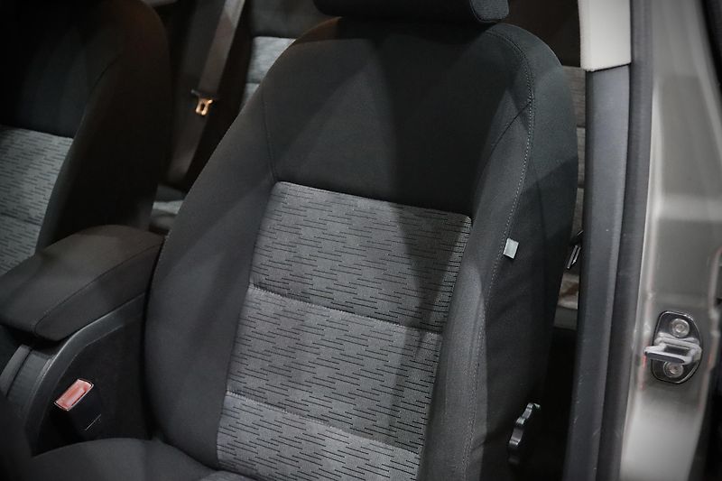 Škoda Octavia 2 FL Combi 1.6 MPI 75 kW - fotka 13 z 28