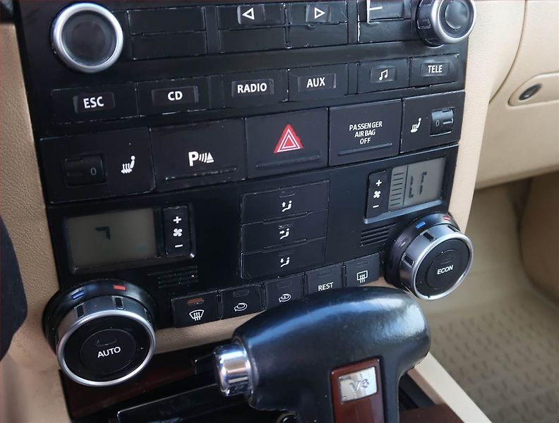 Volkswagen Touareg (2003) 3.2 V6, LPG, 4X4, Automat - fotka 16 z 21