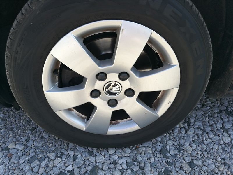 Škoda Octavia 1,6 TDI Ambiente - fotka 15 z 18