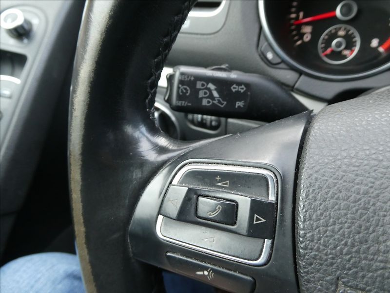 Volkswagen Golf 1,4 TSi 90kW 2xkola,po servise - fotka 32 z 47
