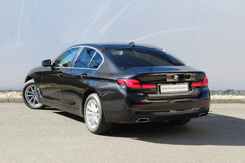BMW Řada 5 520d - fotka 8 z 25