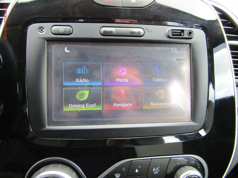 Renault Captur (2018) 1.2 TCe, ČR, AC, park.čidla - fotka 11 z 17