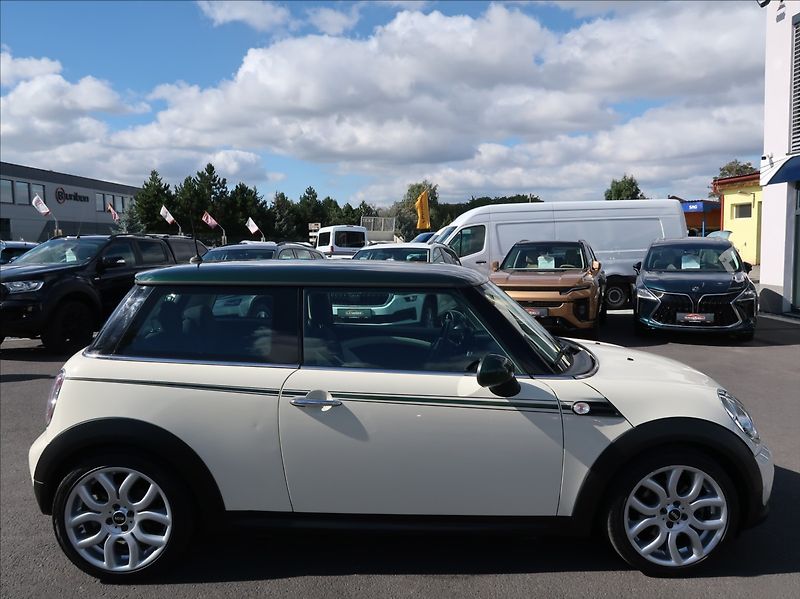 Mini Cooper 1,6 i,90kW,1majČR,automat,53tk - fotka 6 z 25