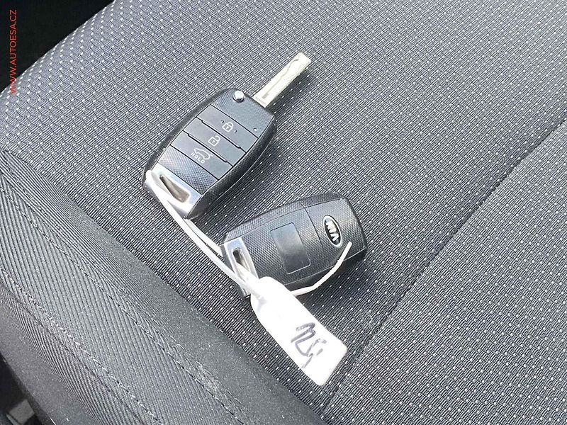 Kia Carens (2016) 1.7 CRDi, Active, navi - fotka 17 z 17