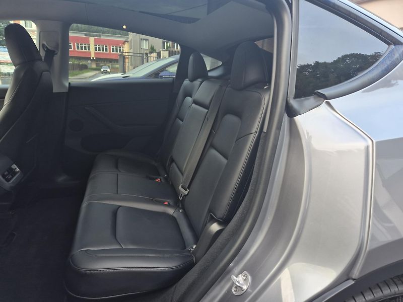 Tesla Model Y LONG RANGE DUAL MOTOR 95,0% - fotka 43 z 49