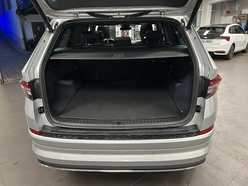 Škoda Kodiaq (2023) 2.0TDi L&K 4x4 7míst Panor 360 - fotka 50 z 52