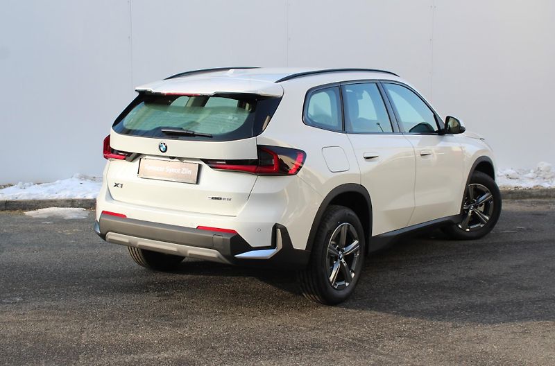 BMW X1 sDrive18i - fotka 4 z 15