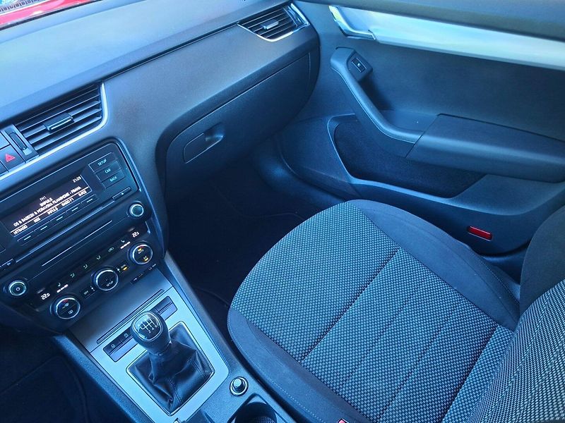 Škoda Octavia (2014) 1.4TSI 103kW 6MAN -1.MAJITEL - fotka 14 z 40