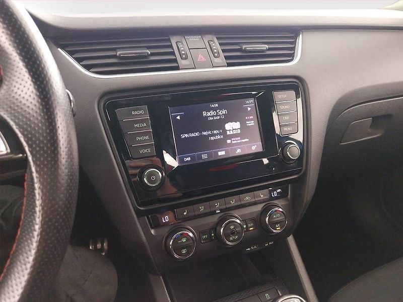 Škoda Octavia (2014) RS 2.0 TDI, Kůže, Bi-Xenony - fotka 12 z 20