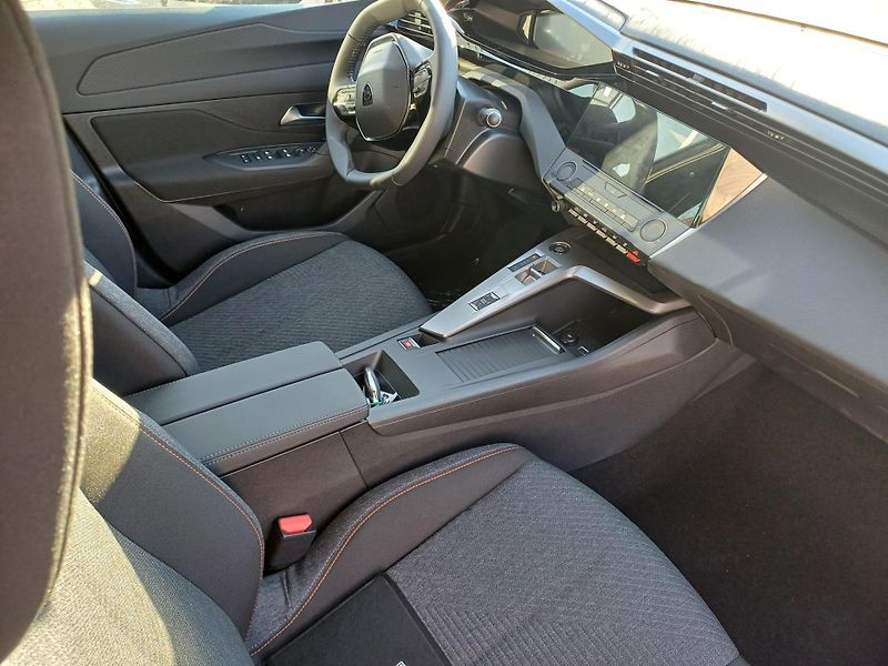 Peugeot 308 (2026) SW STYLE Hybrid 145 e-DCS6 - fotka 12 z 25
