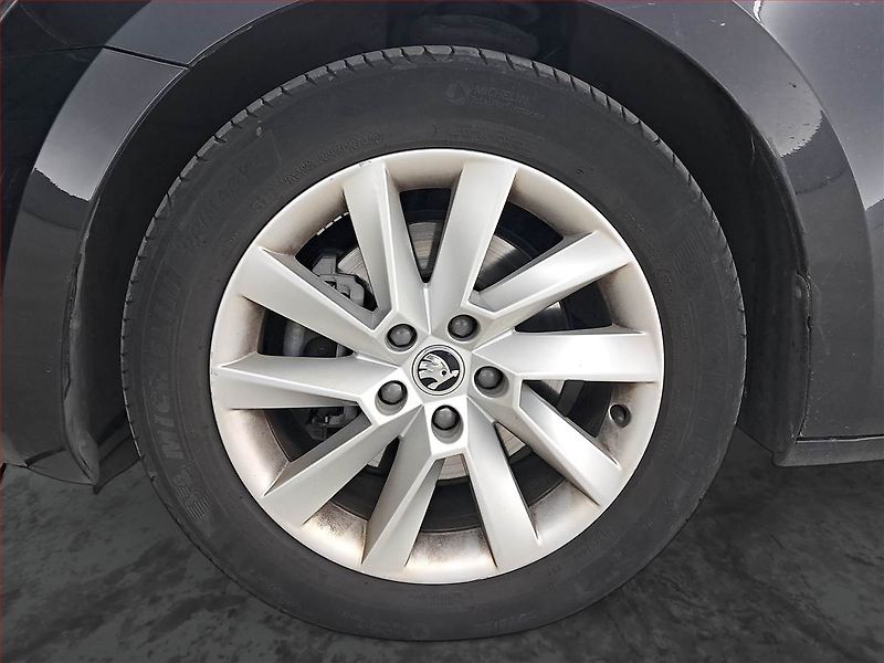 Škoda Superb (2020) 2.0 TDI, Automat, ČR,1.maj - fotka 15 z 23
