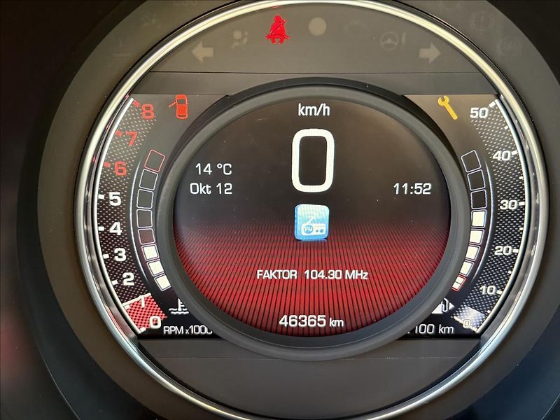 Abarth 595C 1,4 ESSEESSE 132 kW,Xenon,Navi - fotka 17 z 42