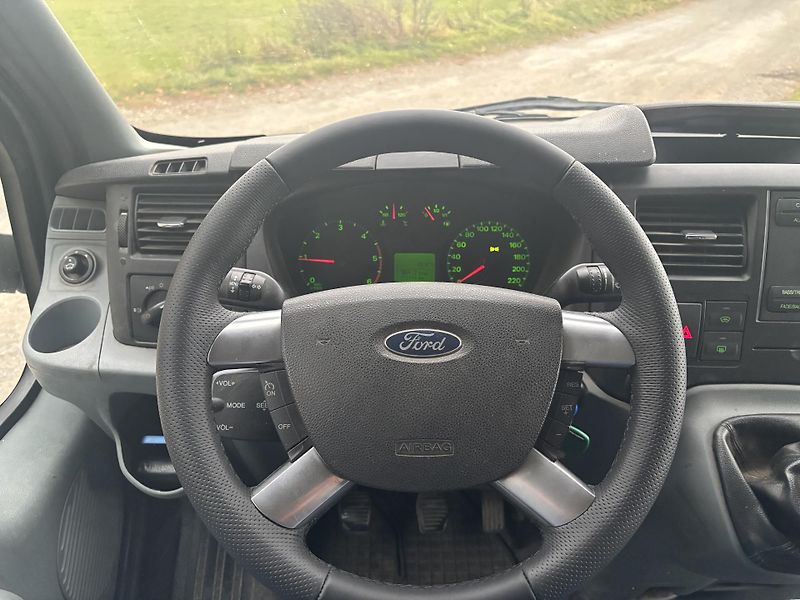 Ford Transit 300 L1H2 5 MÍST TREND 115 PS - fotka 10 z 17