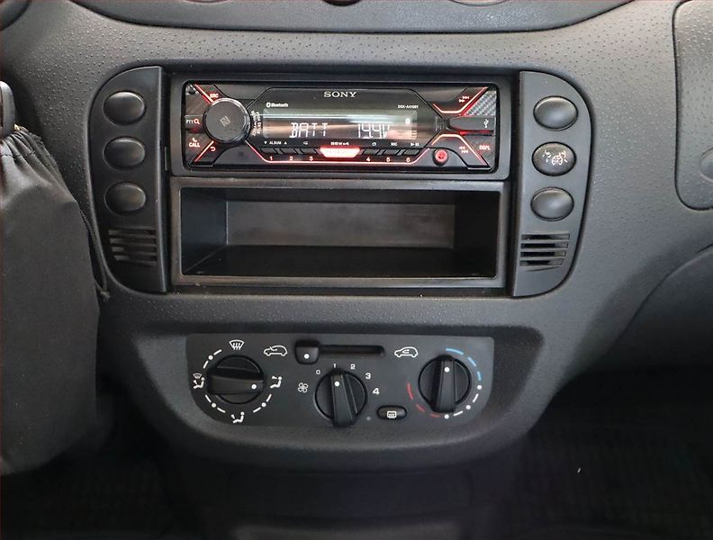 Citroën C3 (2004) 1.1 i, po STK, jezdí výborně - fotka 12 z 14