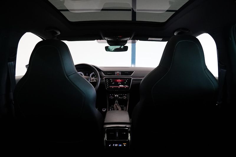 Škoda Superb - fotka 26 z 29