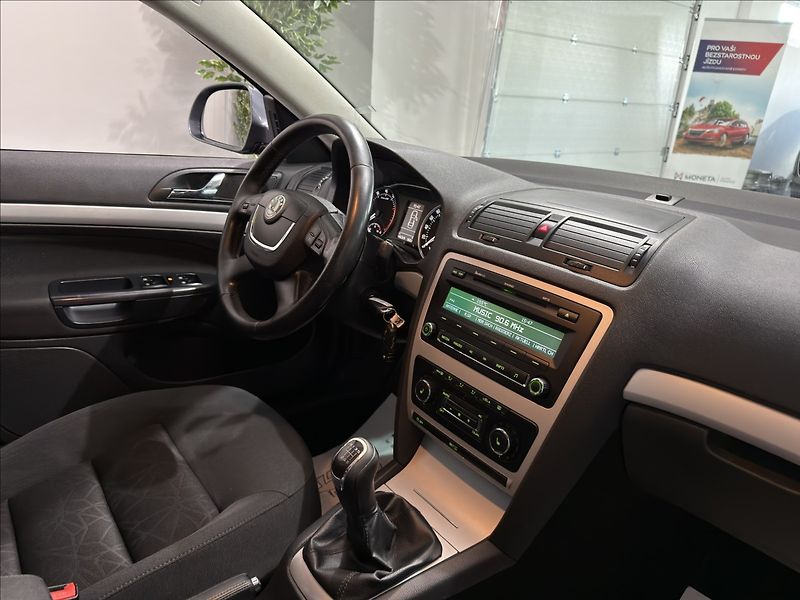 Škoda Octavia 1,4   TSI FAMILY XENON ŠÍBR TZ - fotka 22 z 45