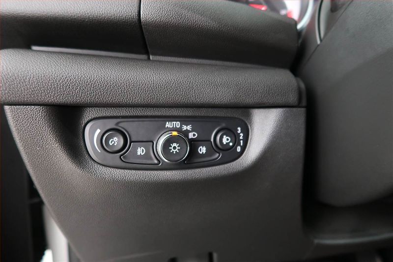 Opel Insignia (2017) 2.0 CDTI, Tempomat - fotka 19 z 21