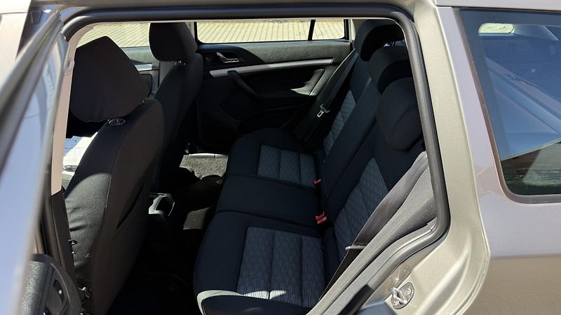 Škoda Octavia (2010) 1.6MPi*75kW*ELEGANCE*1.MAJ* - fotka 8 z 20