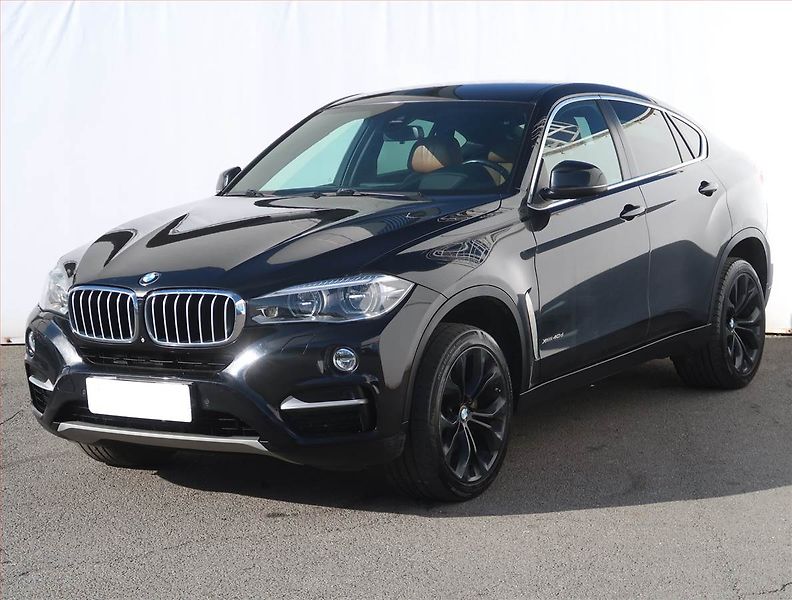 BMW X6 (2015) xDrive40d - fotka 2 z 21